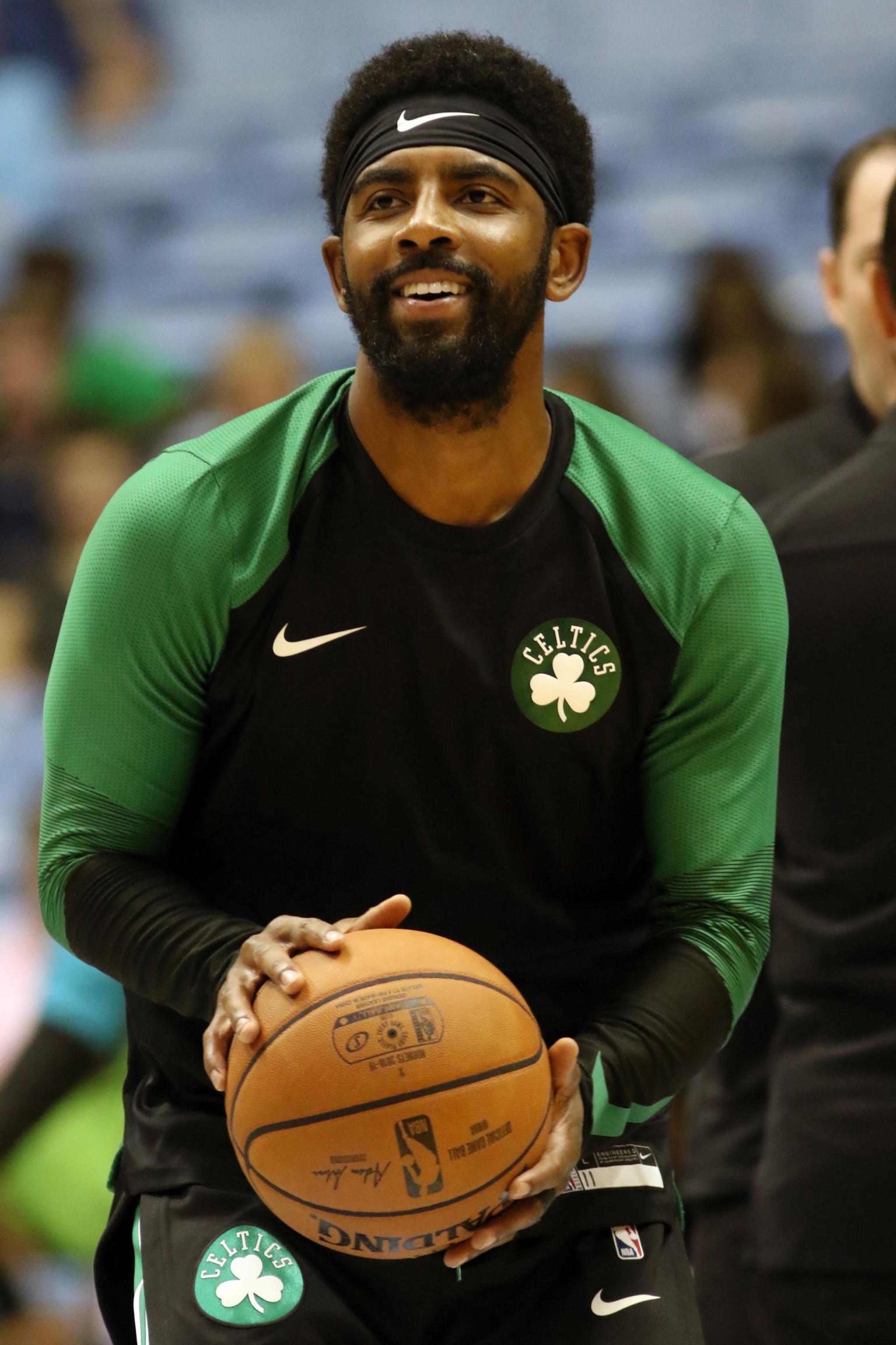 深入一线学习，英超与中国足协启动第三期青训教练培训（英超携手中国足协开启第三期青训教练培训，深入一线实战学习）