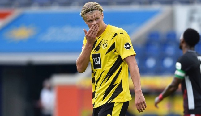 欧冠赛场精彩瞬间：皇马主场2-0取胜,（欧冠名场面：皇马主场2-0完胜）