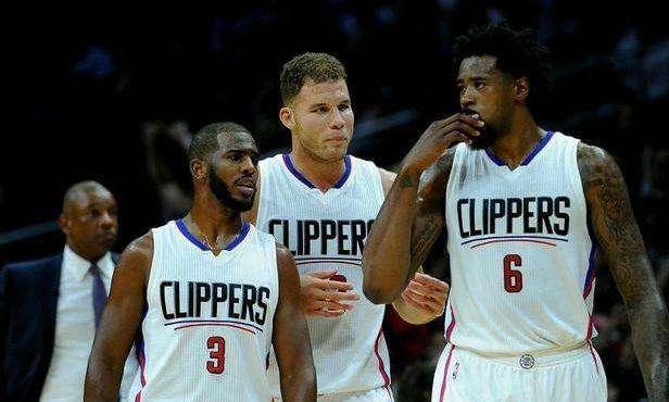 英超前瞻：利兹联连场不胜跌入降级区，维拉赛季客战成绩不佳（英超前瞻：利兹联不胜滑入降级区，阿斯顿维拉本季客场乏力）