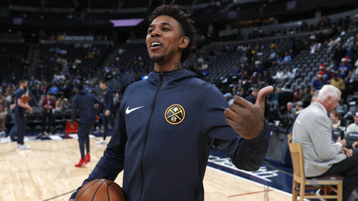 足球英超豪门逆转取胜，主帅赛后握拳怒吼（英超豪门逆转告捷，主帅终场握拳怒吼）