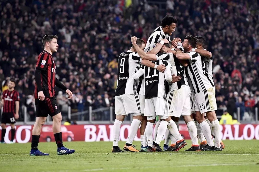 阿根廷球员看女儿球赛时与他人发生争执，被汽车钥匙刺伤头部（阿根廷球员观看女儿比赛与人起冲突，头部被车钥匙刺伤）