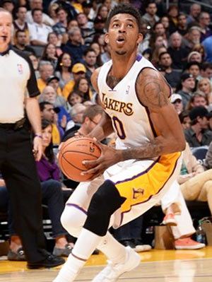 洲际杯前瞻：蓝十字防守存在漏洞，弗拉门戈士气正旺力争晋级（洲际杯展望：蓝十字后防存隐患，弗拉门戈气势正盛冲击晋级）