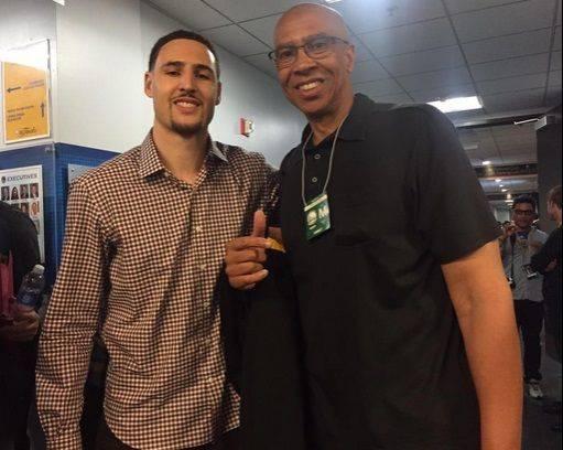 半场：米兰1-2都灵，拉比奥世界波，托莫里送点，莱奥伤退（半场战报：米兰1-2落后都灵，拉比奥轰世界波，托莫里送点，莱奥伤退）